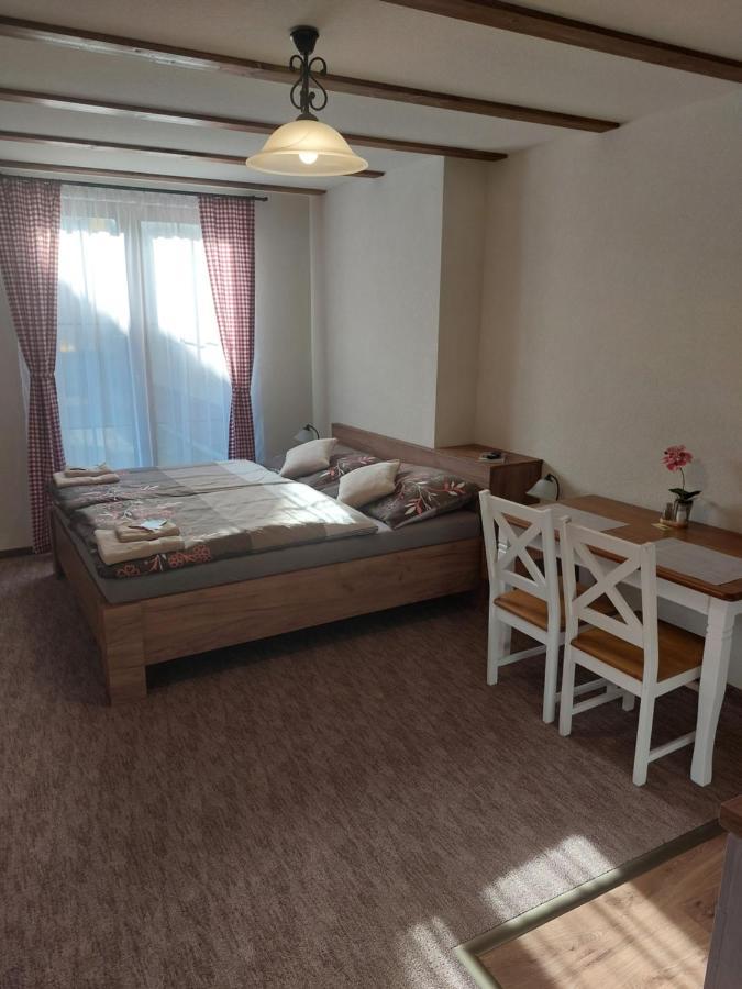 Privat Lena Hotel Rózsahegy Kültér fotó