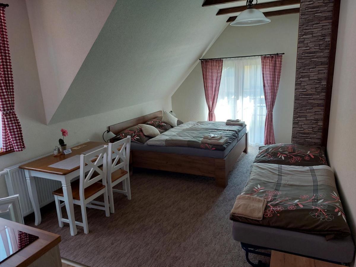 Privat Lena Hotel Rózsahegy Kültér fotó