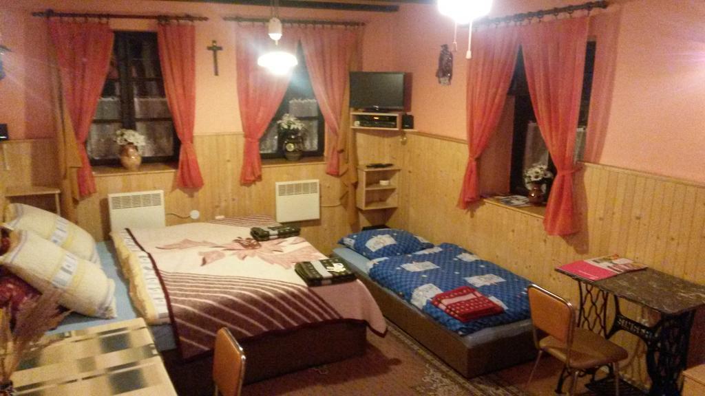 Privat Lena Hotel Rózsahegy Kültér fotó