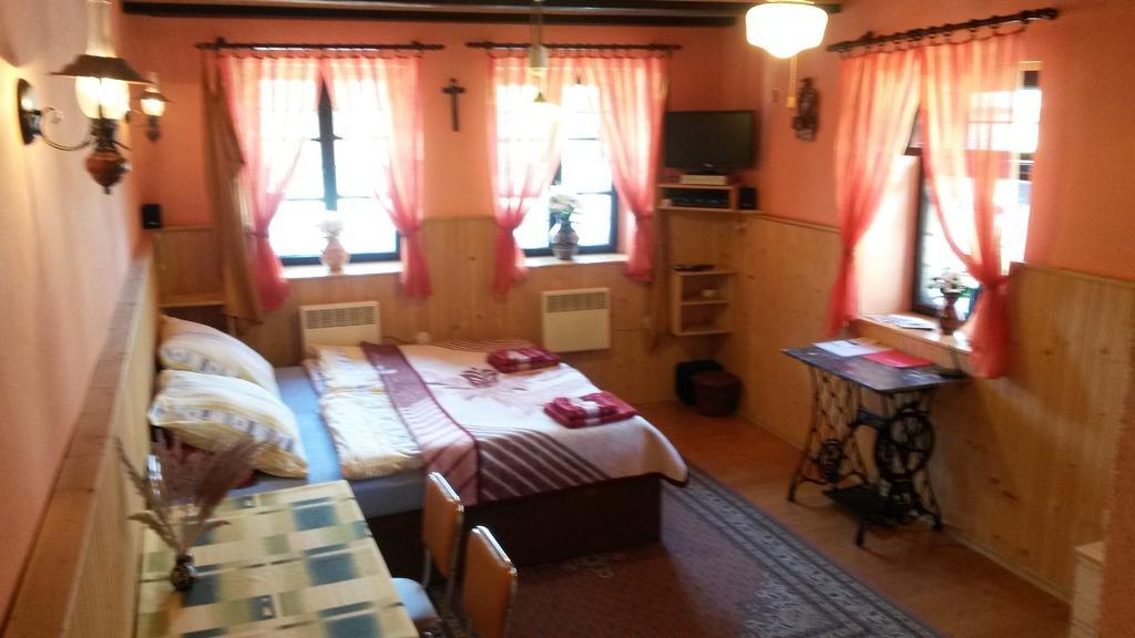 Privat Lena Hotel Rózsahegy Kültér fotó