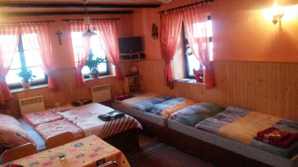 Privat Lena Hotel Rózsahegy Kültér fotó